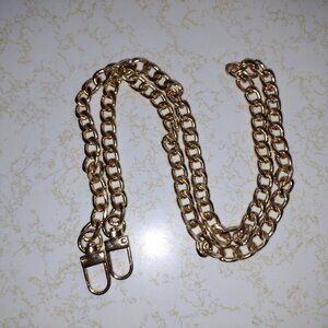 New eye catching new gold colored purse chain